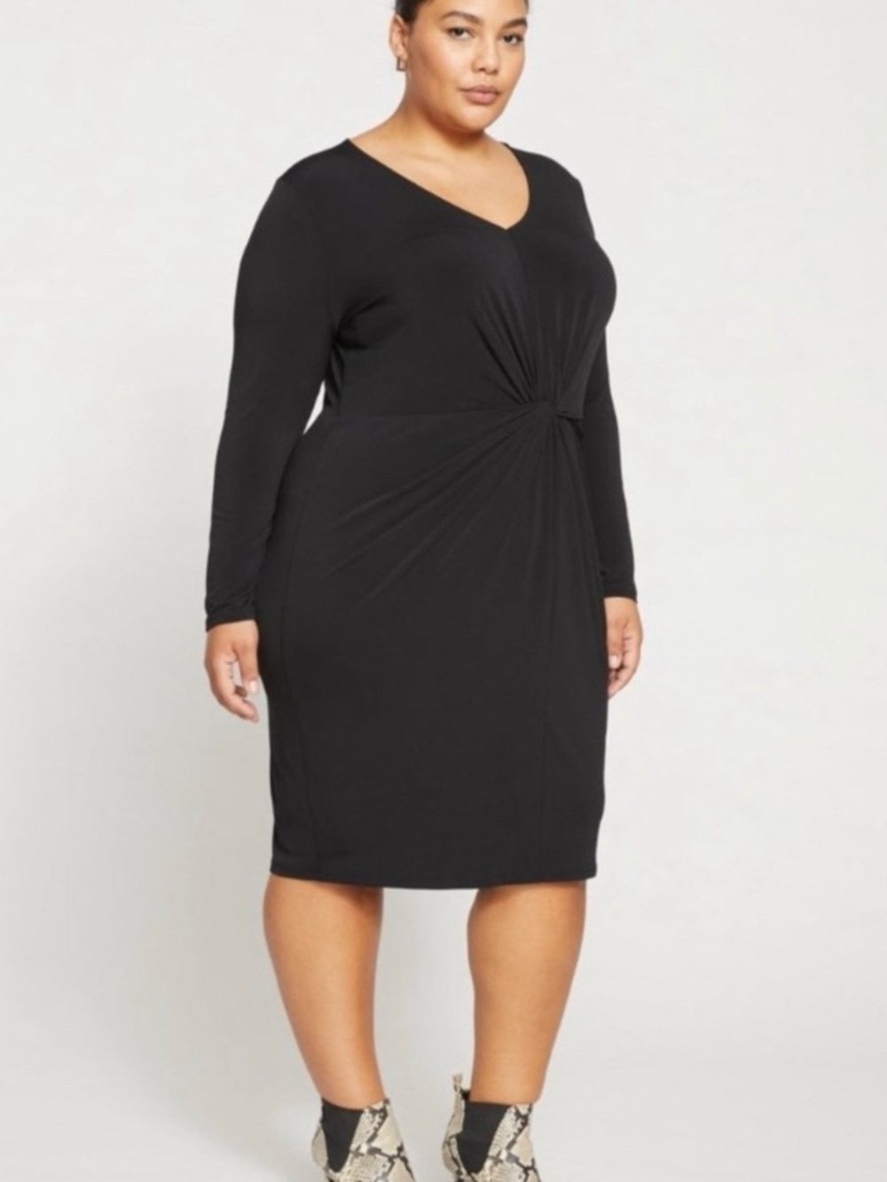 NWT Universal Standard Black Long-Sleeve Twist-Front Dress - Size: 14-16